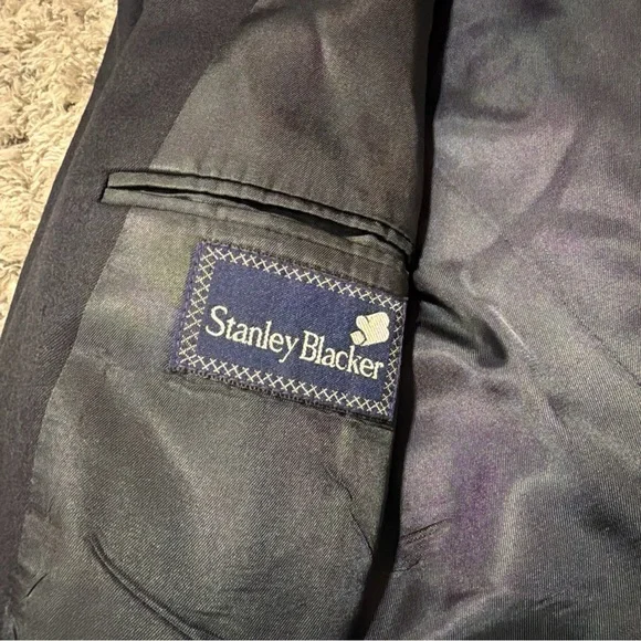 Elegant Navy Blazer with Gold Buttons - Picture 2 of 8